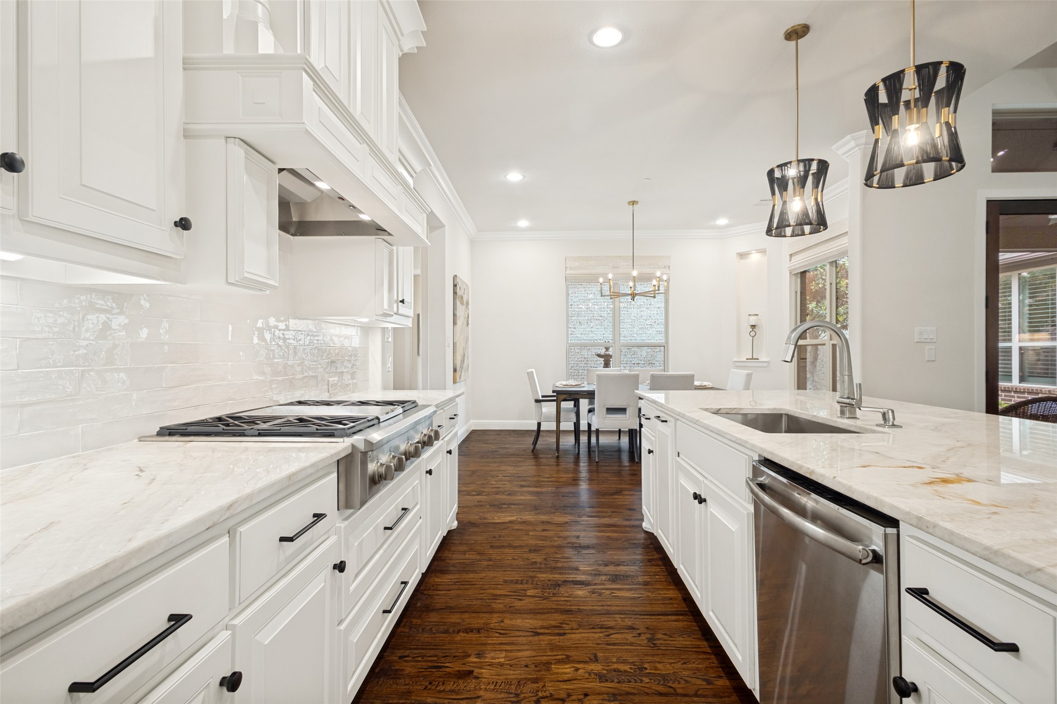 1613 Riviera Lane