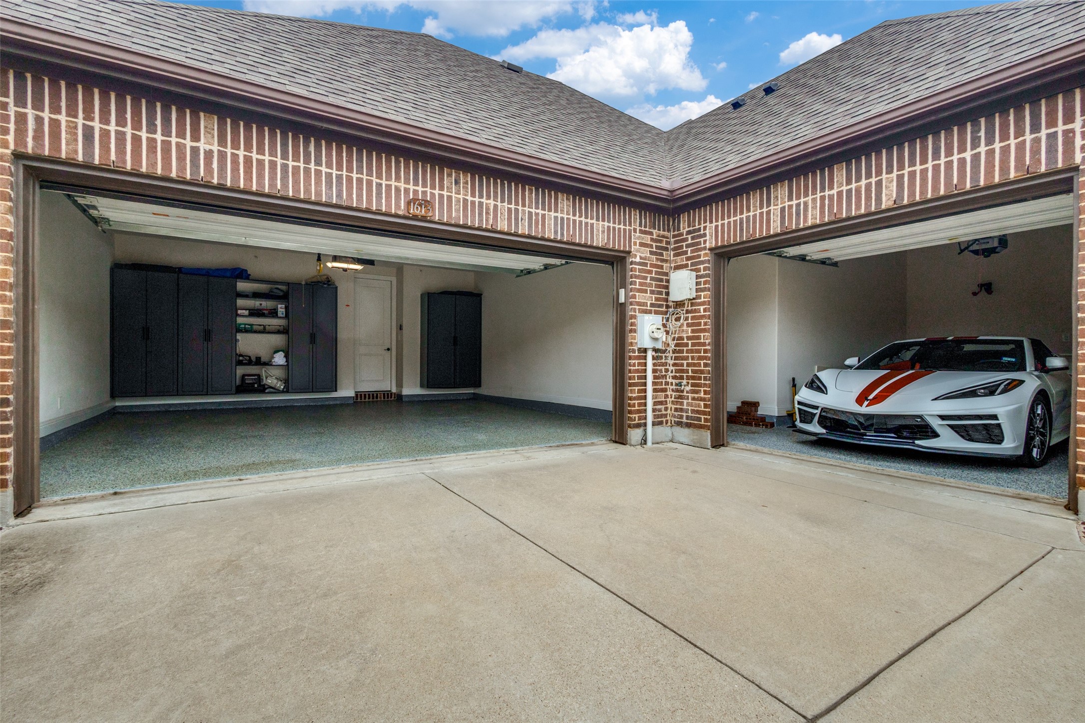 1613 Riviera Lane
