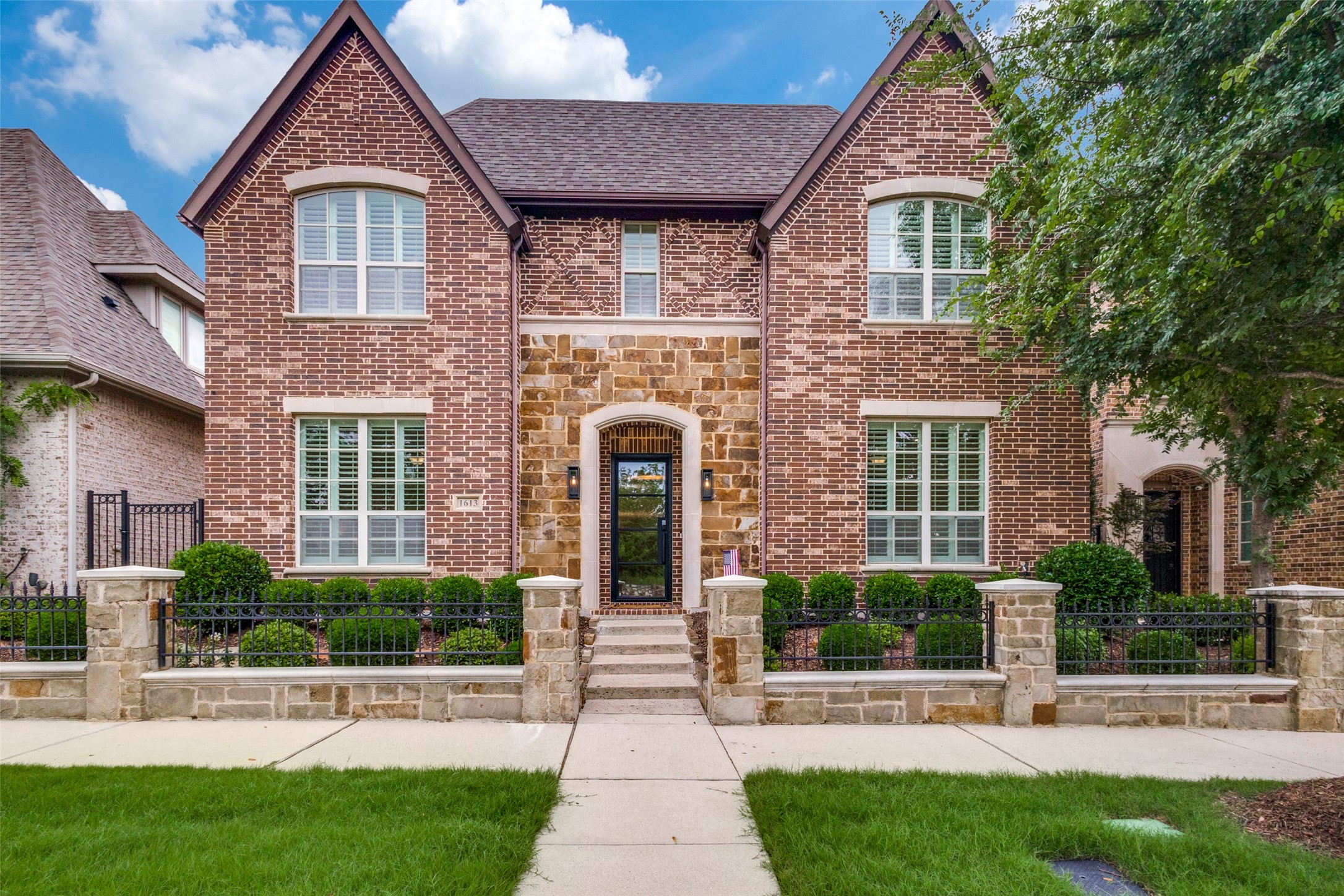 1613 Riviera Lane