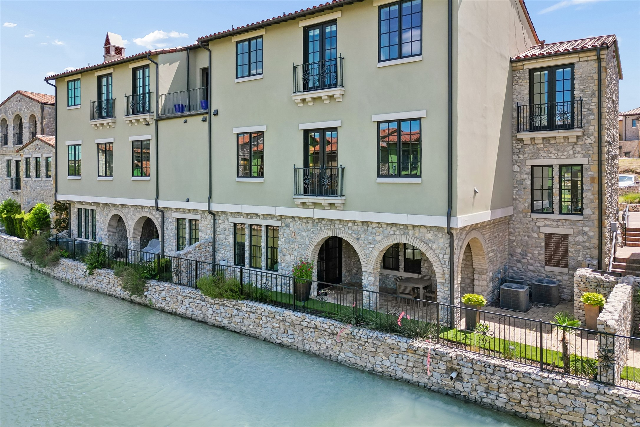16 Comillas Drive