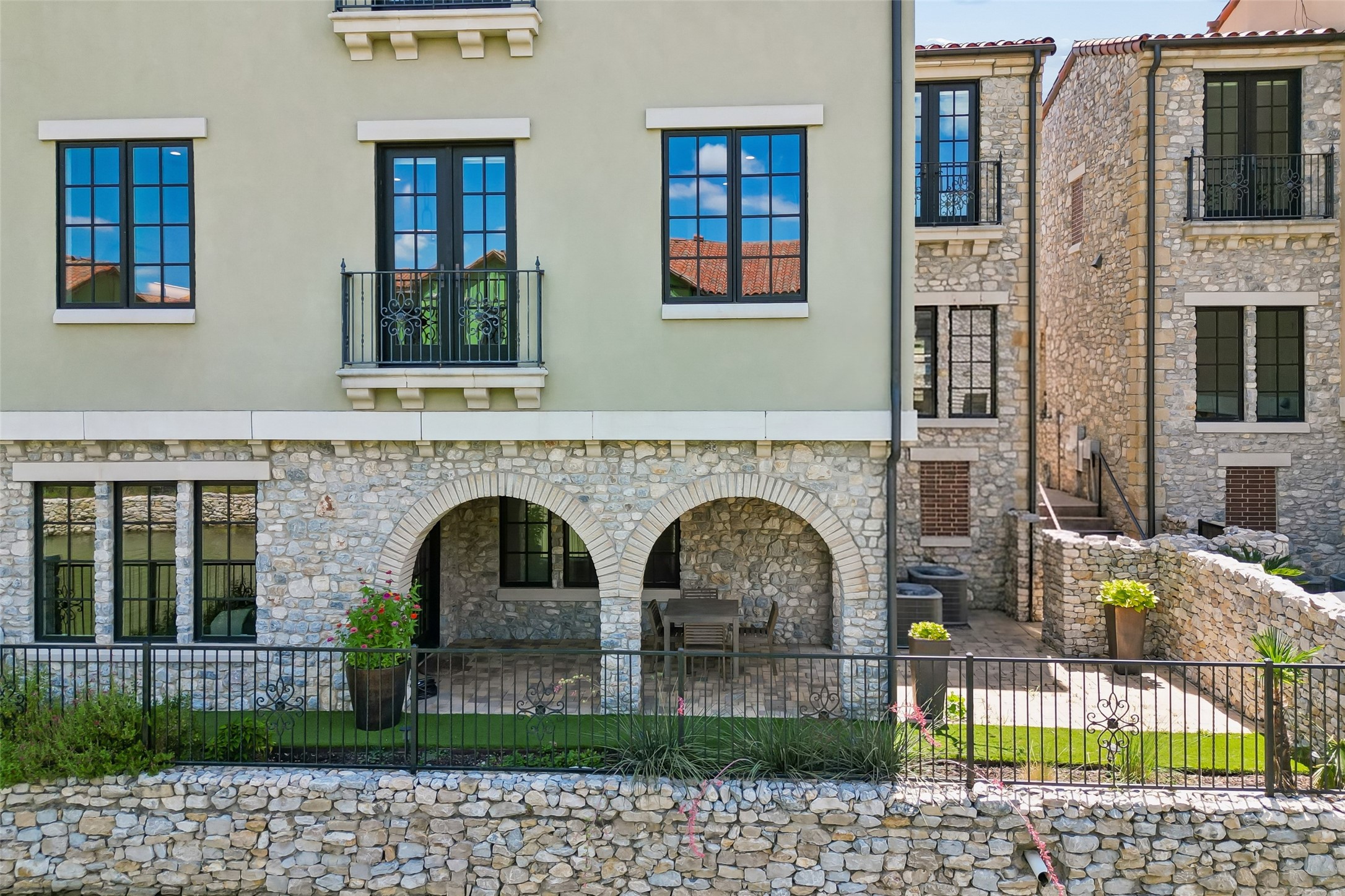 16 Comillas Drive