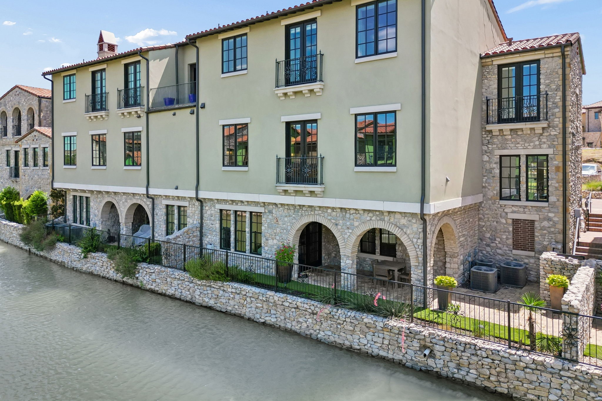 16 Comillas Drive