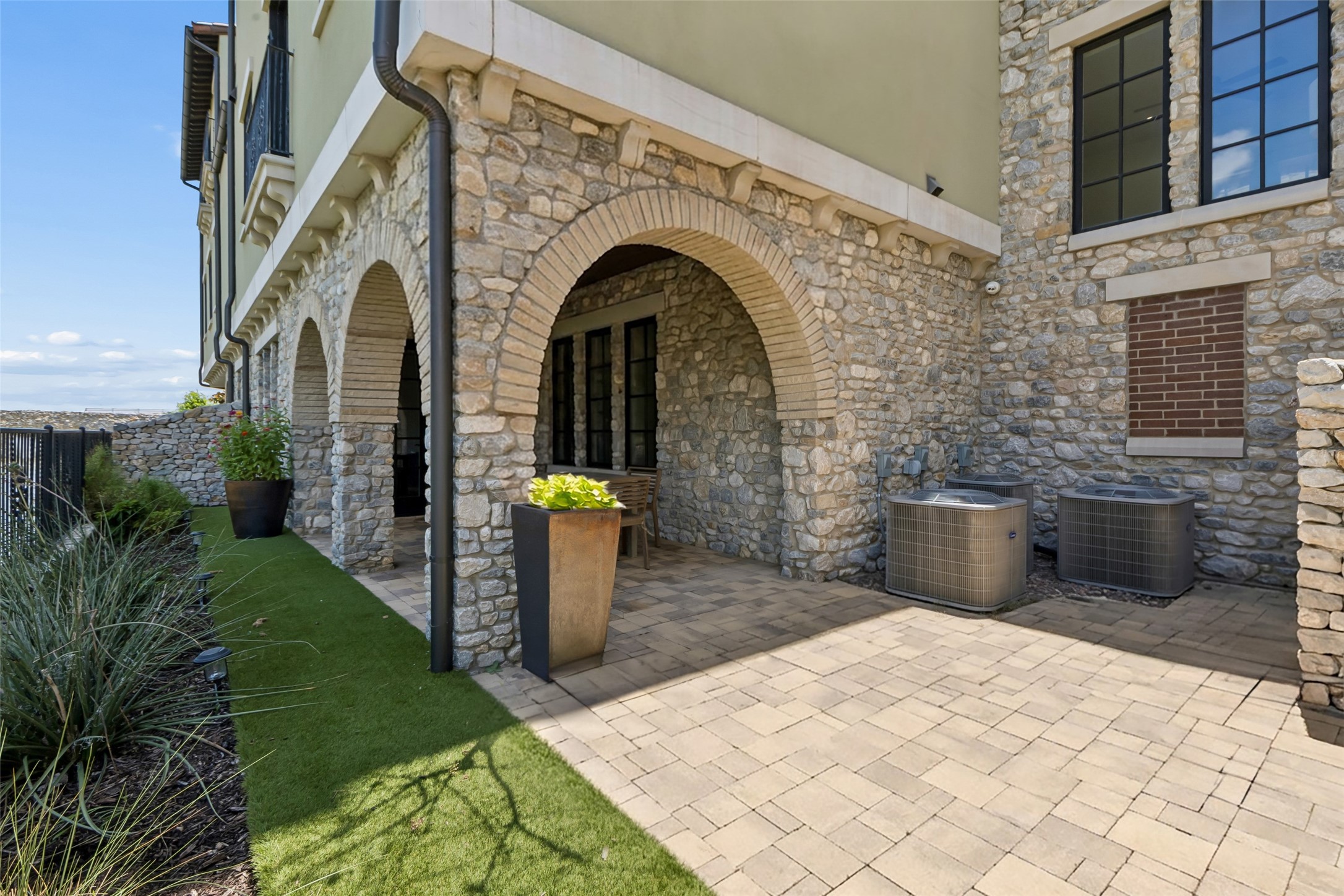 16 Comillas Drive