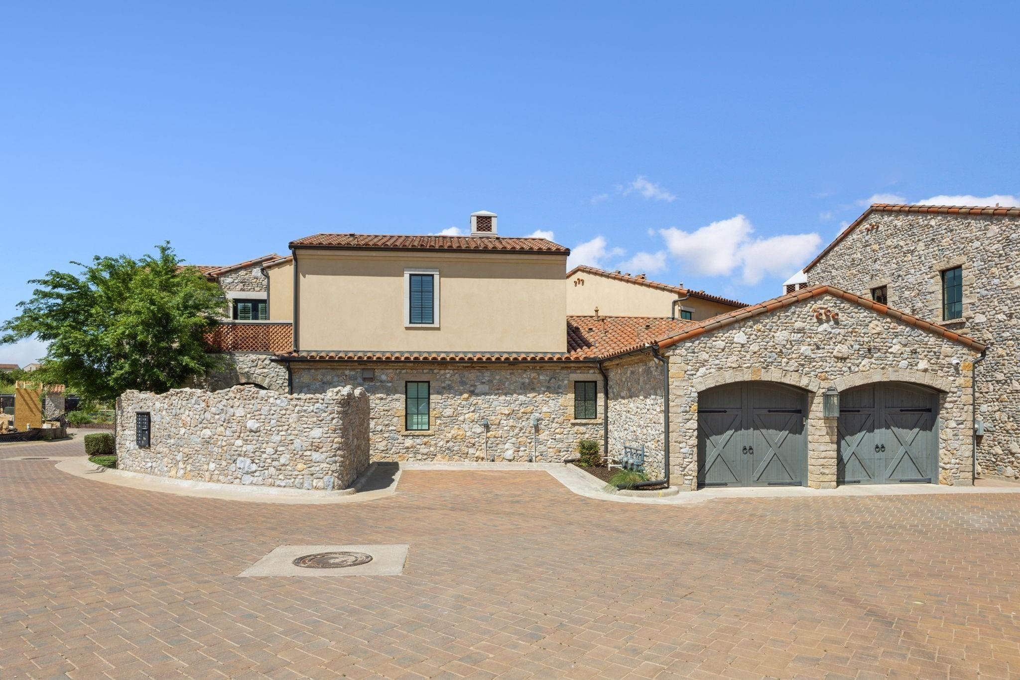 9 Catalonia Drive