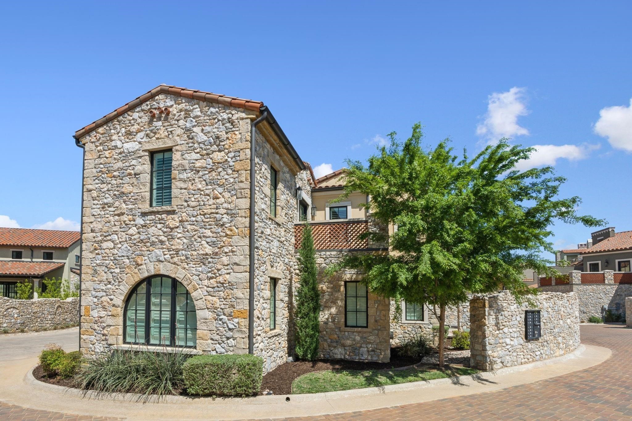 9 Catalonia Drive