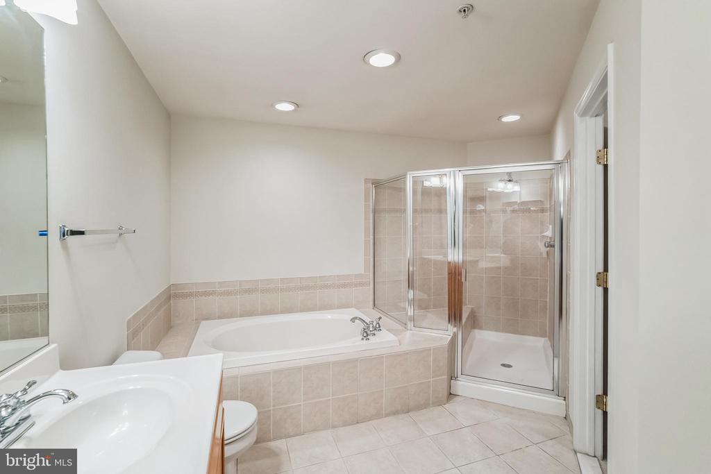1793-B Wheyfield Dr #18-B