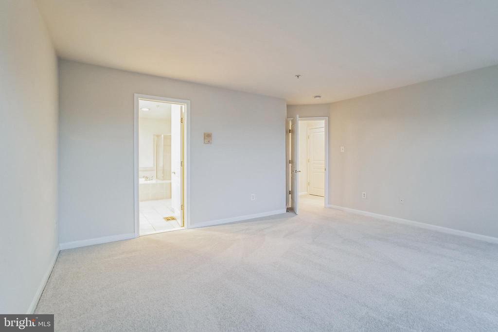 1793-B Wheyfield Dr #18-B