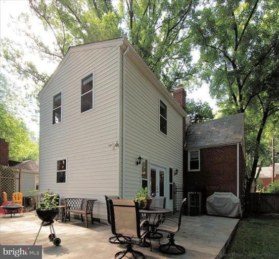 1105 CARSON ST