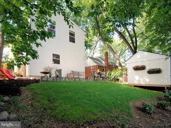 1105 CARSON ST