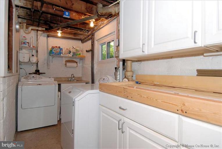 1105 CARSON ST