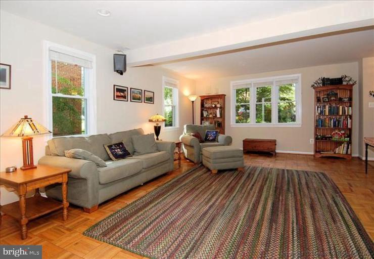 1105 CARSON ST