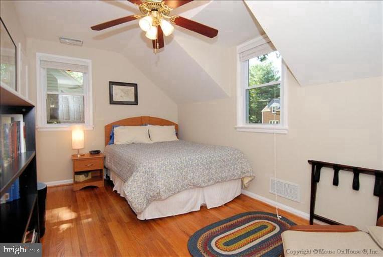 1105 CARSON ST