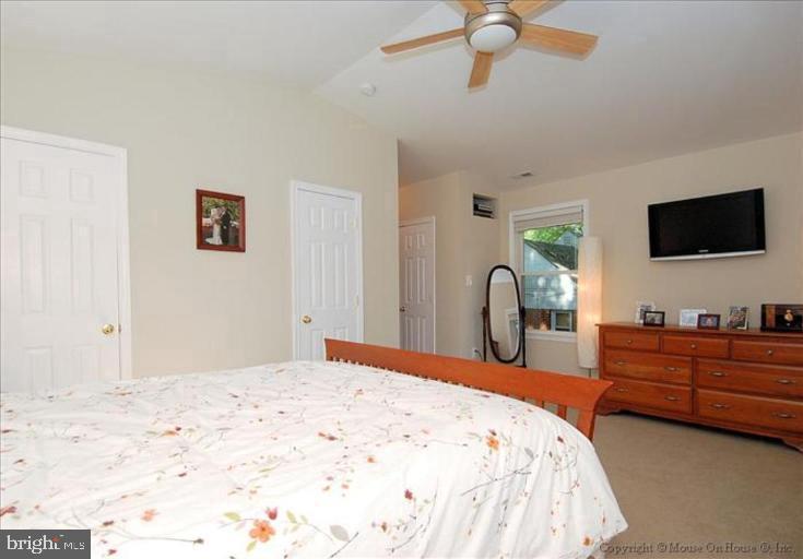 1105 CARSON ST