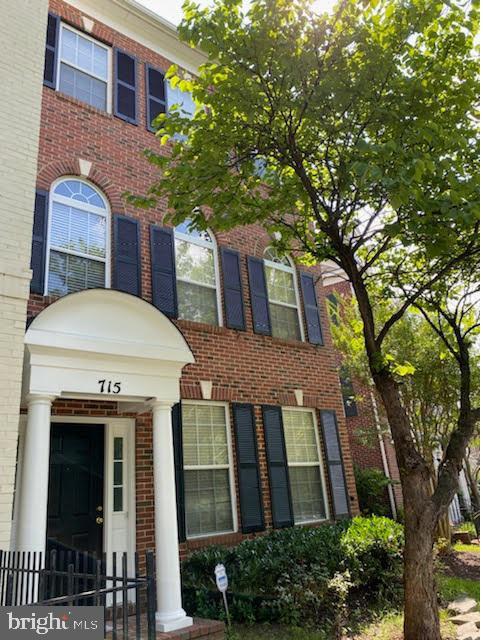 715 PLEASANT DR