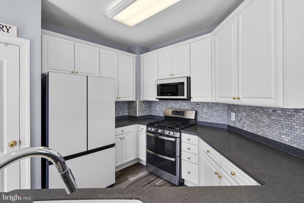 932 ORCHARD RIDGE DRIVE 200
