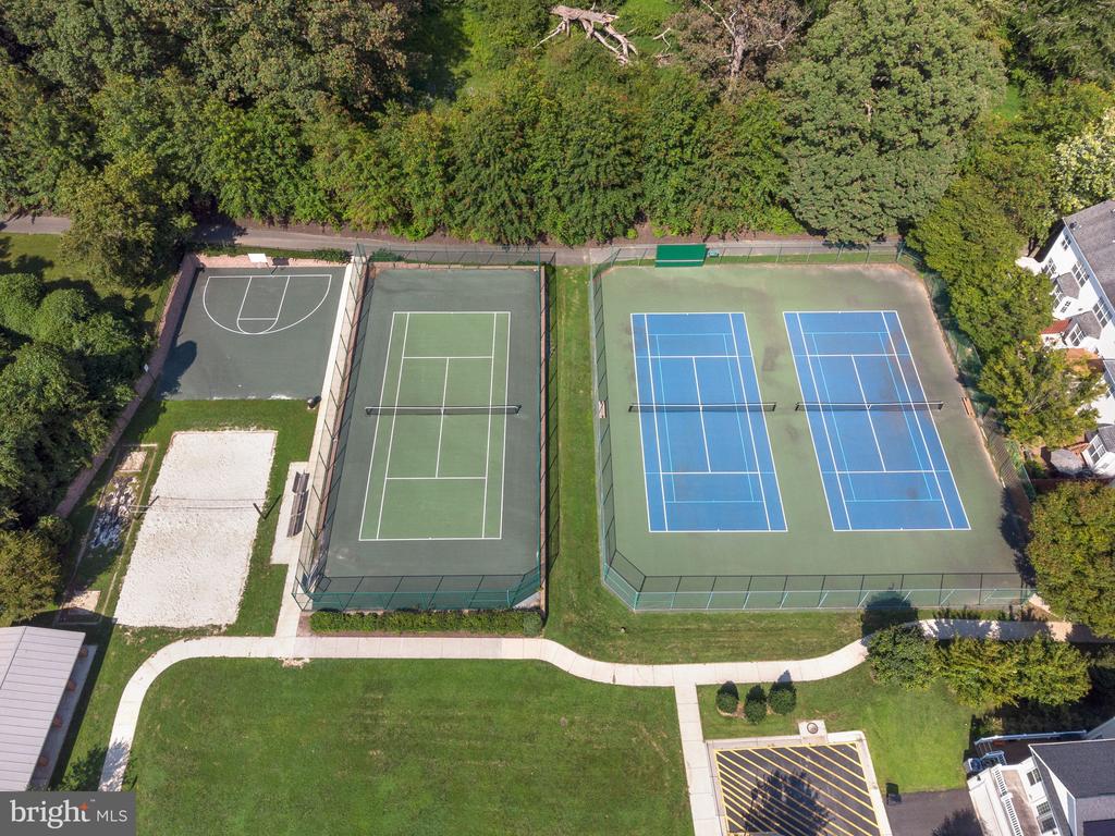 932 ORCHARD RIDGE DRIVE 200
