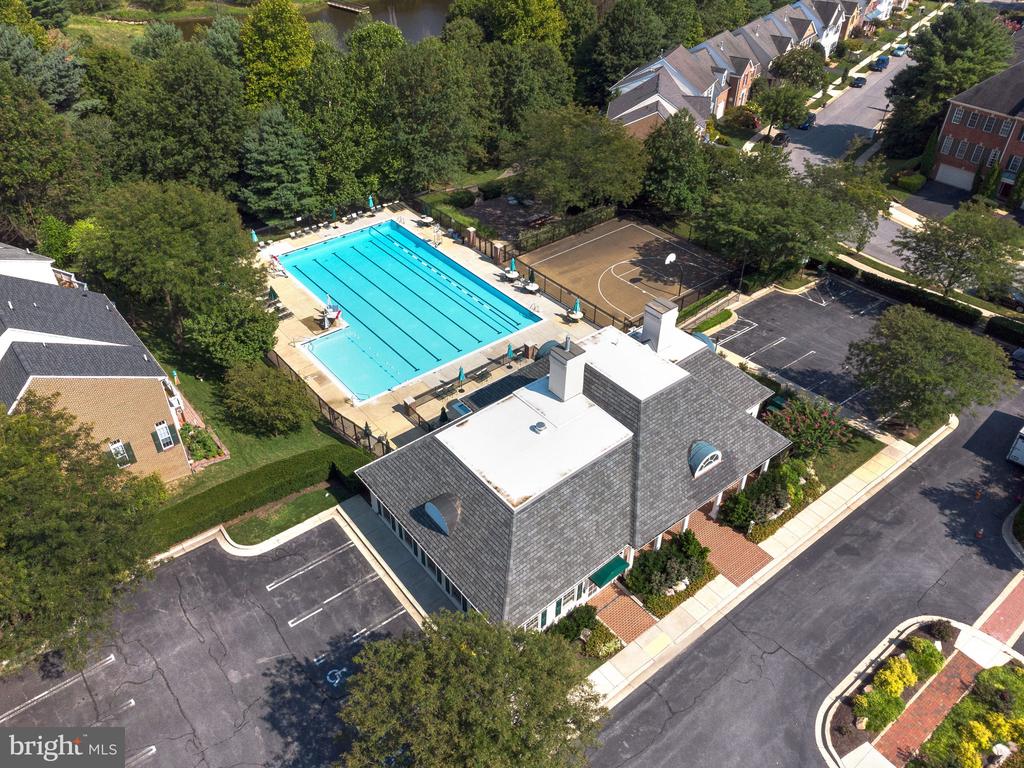 932 ORCHARD RIDGE DRIVE 200