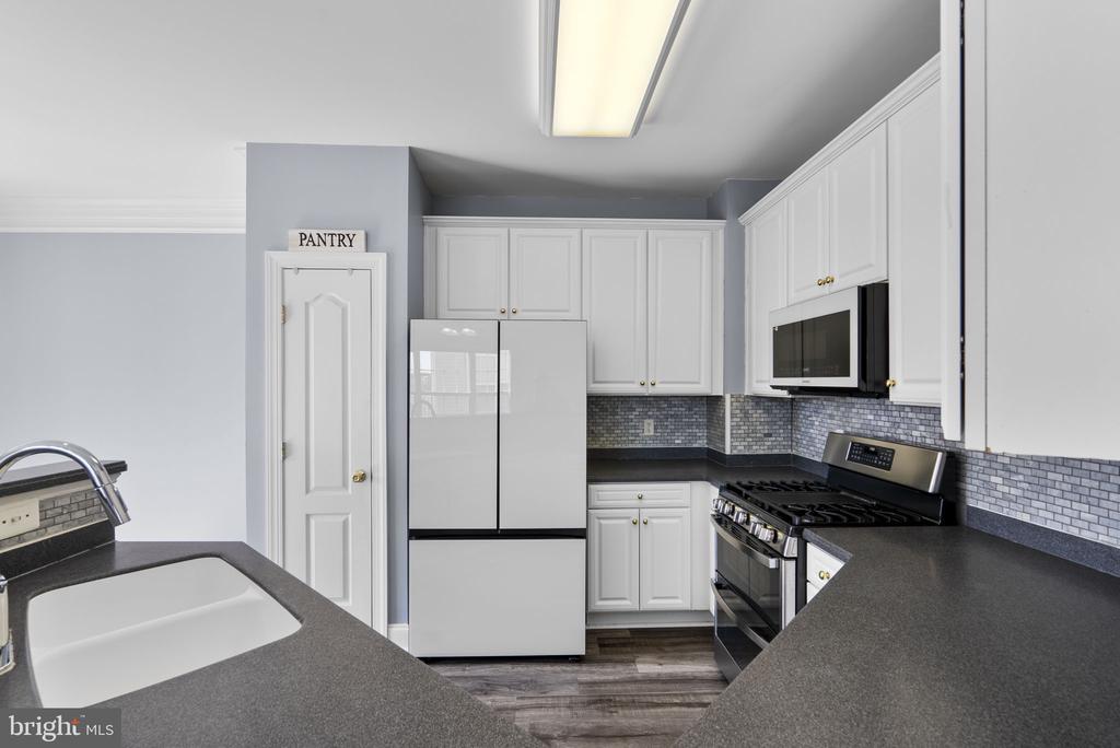 932 ORCHARD RIDGE DRIVE 200