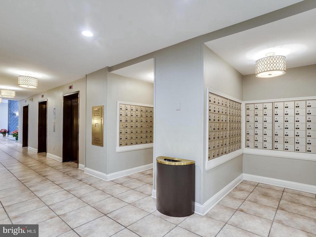 5500 HOLMES RUN PKWY #612
