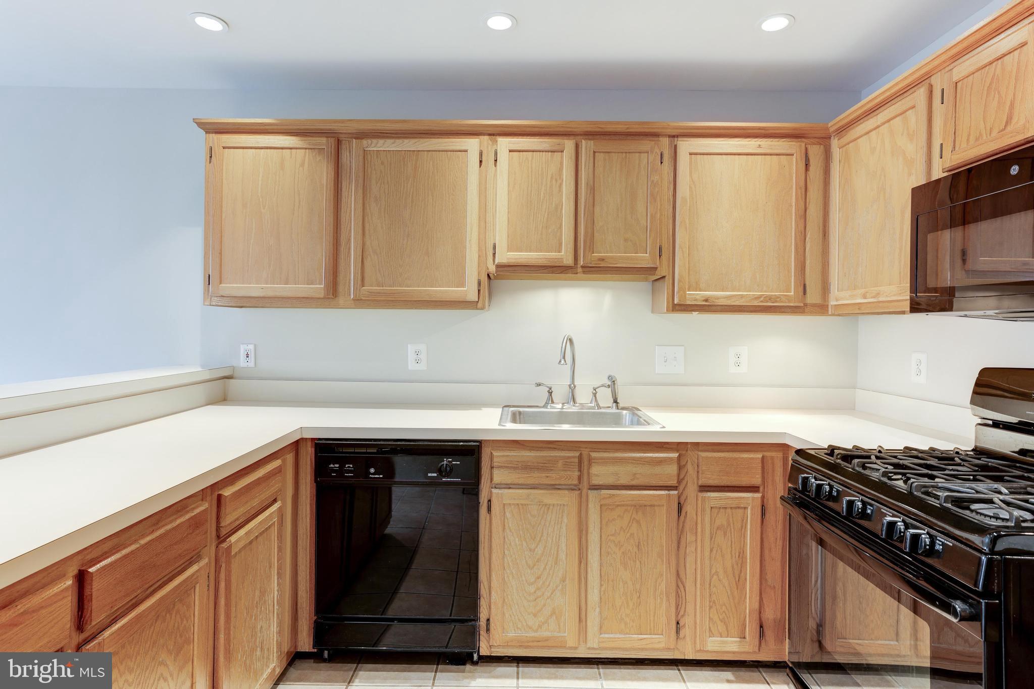 4307 CHARIOT CT #120