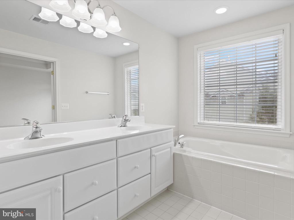 2505 Bronze Stone Pl
