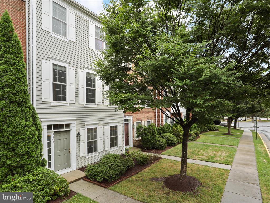 2505 Bronze Stone Pl