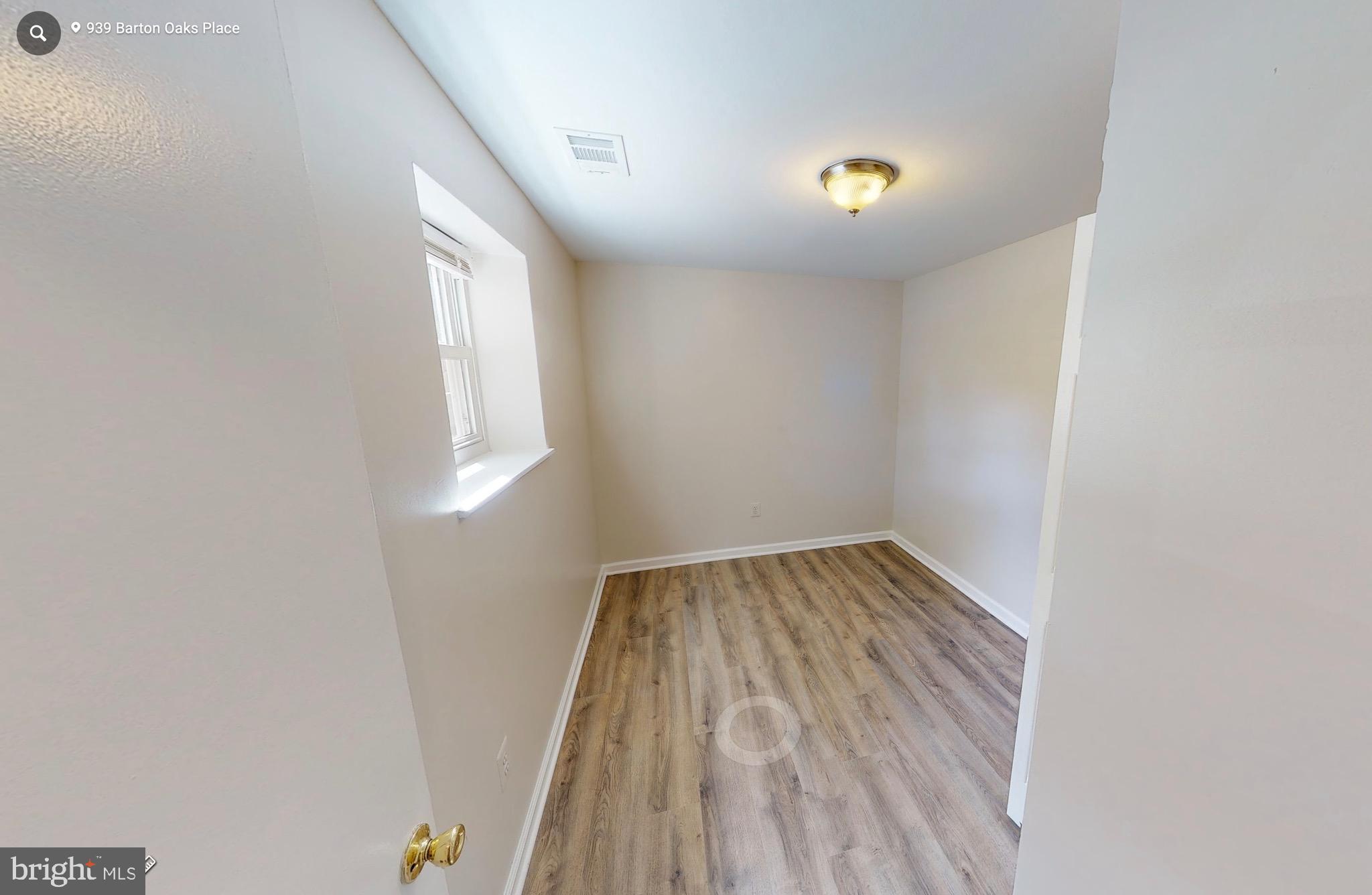939 BARTON OAKS PL