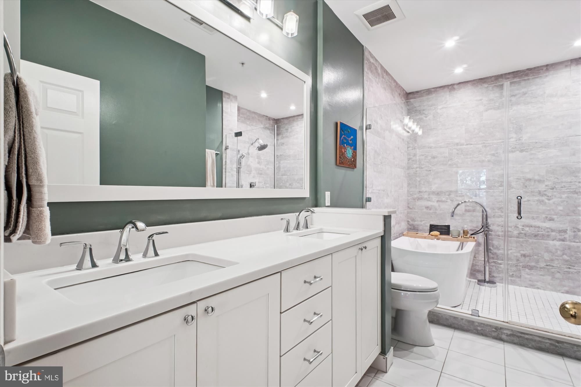 2663 MANHATTAN PLACE 310