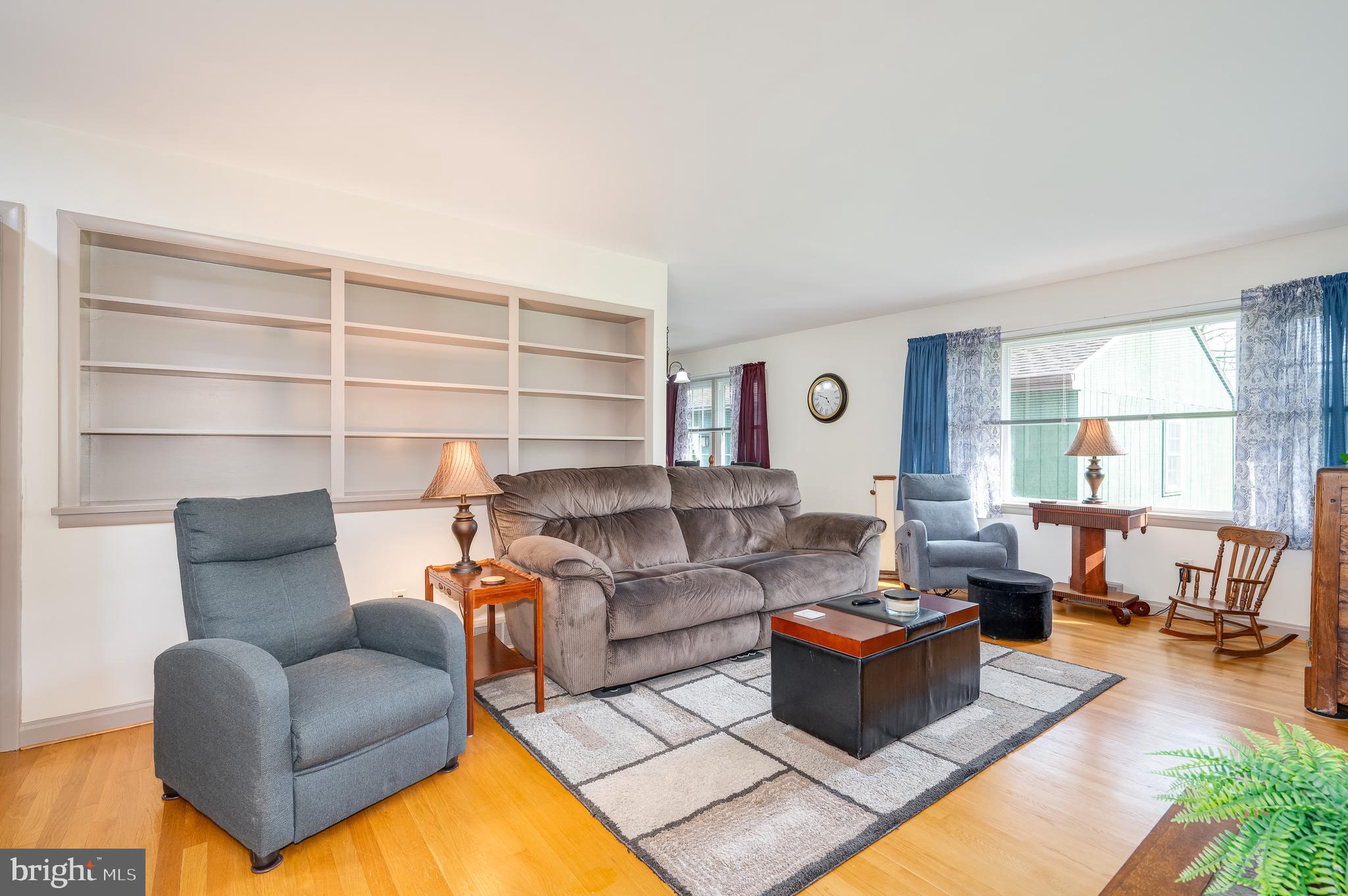 1413 W Martin St