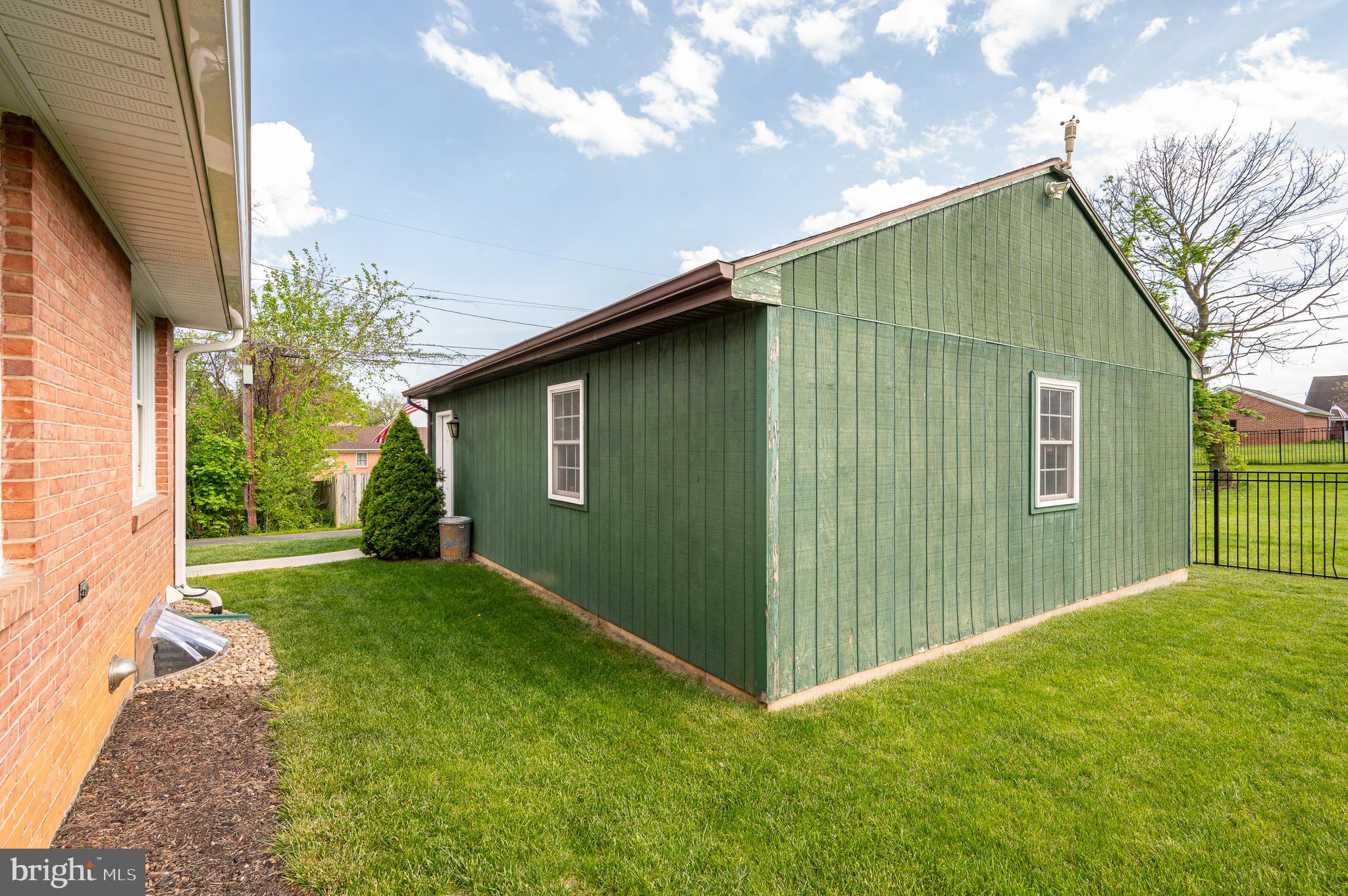1413 W Martin St