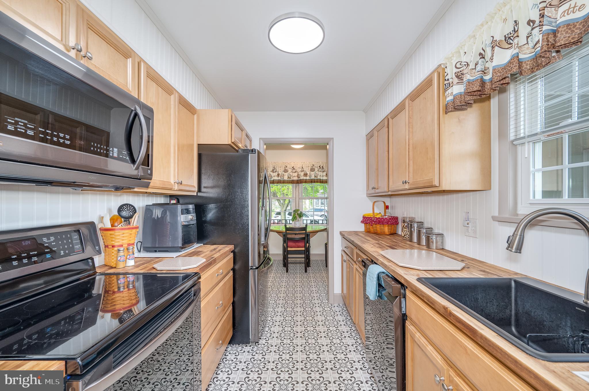 1413 W Martin St