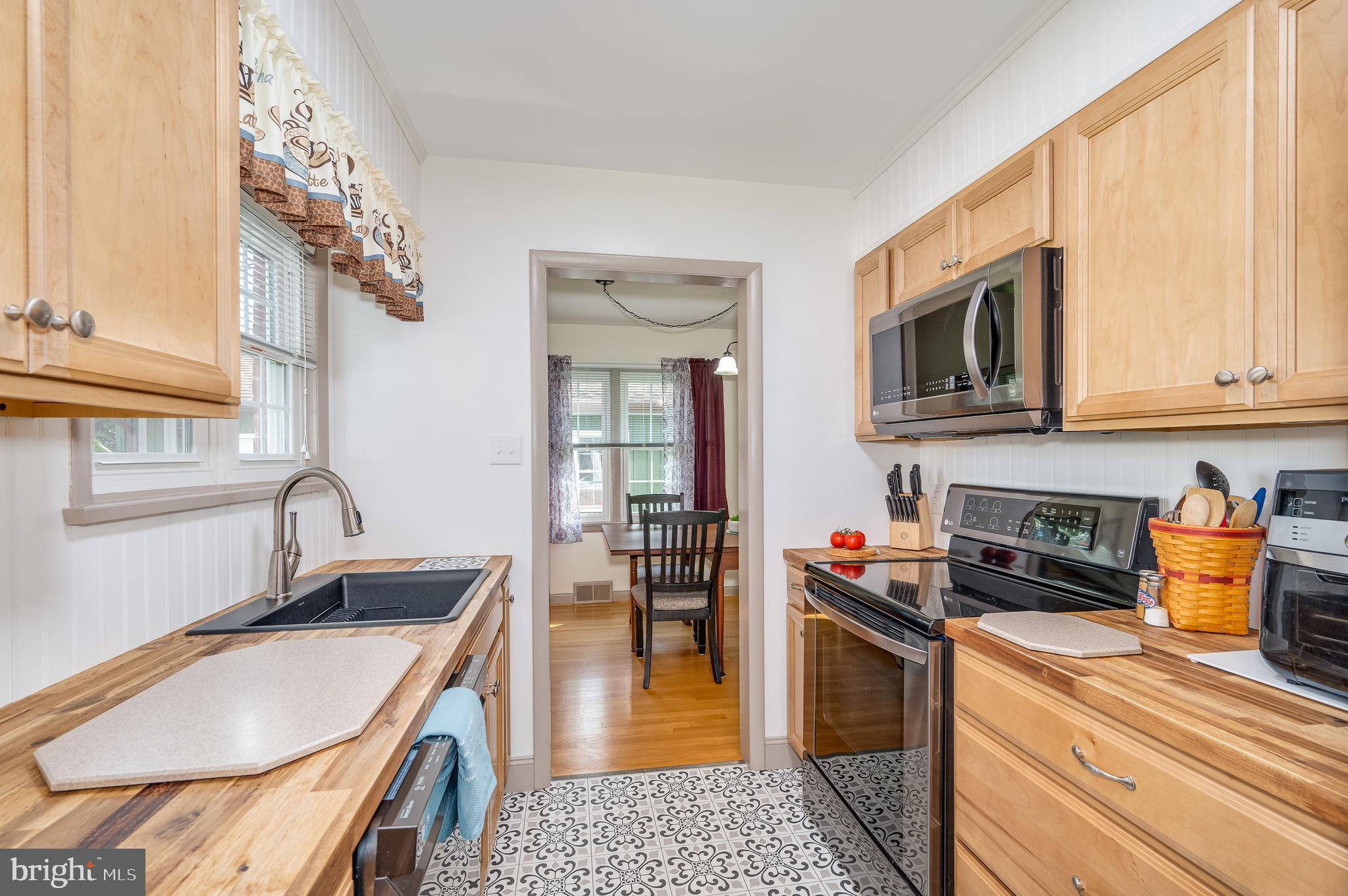 1413 W Martin St