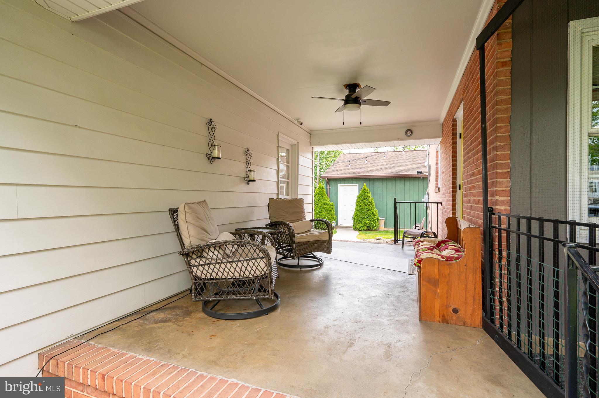 1413 W Martin St