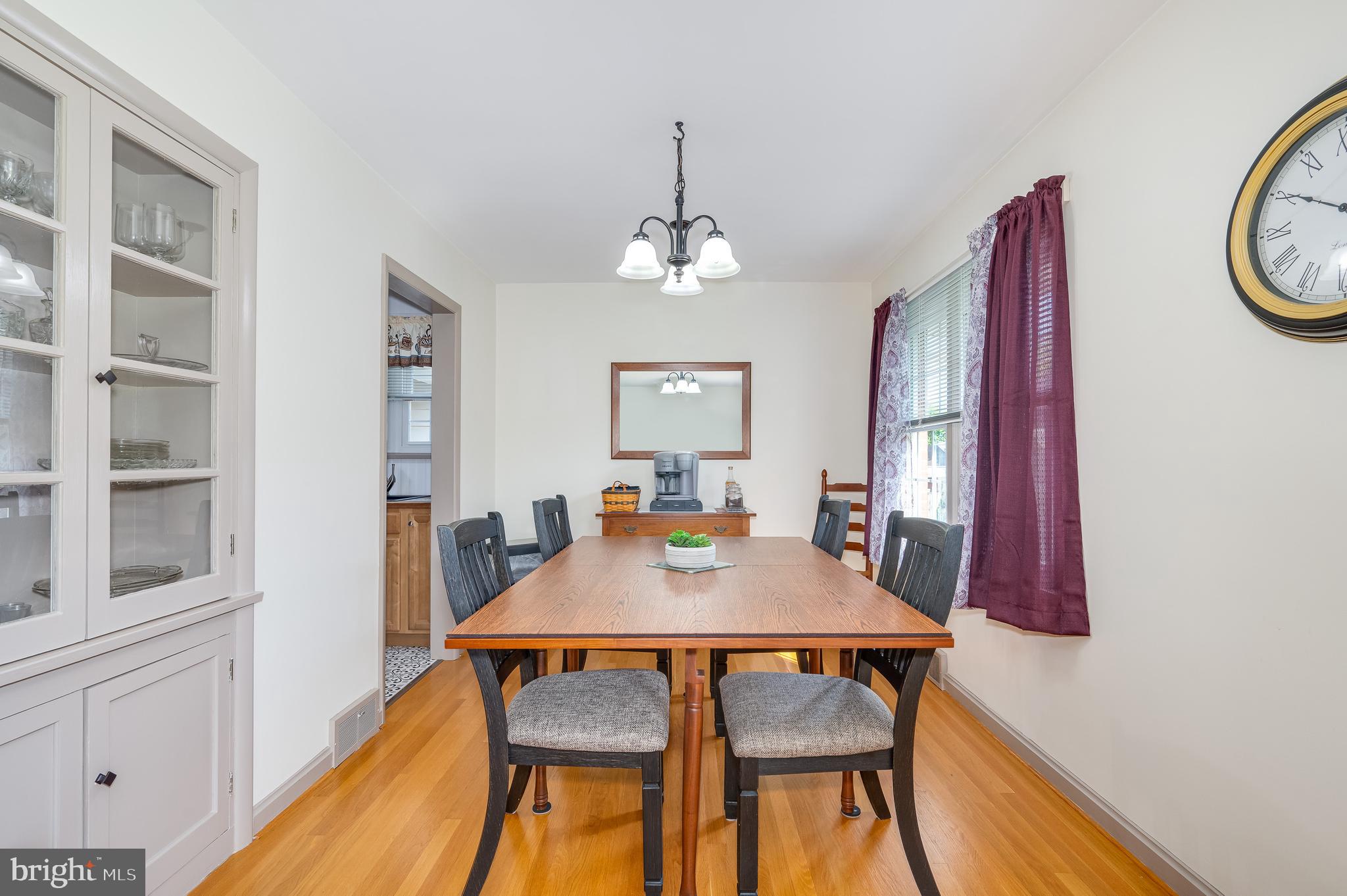 1413 W Martin St