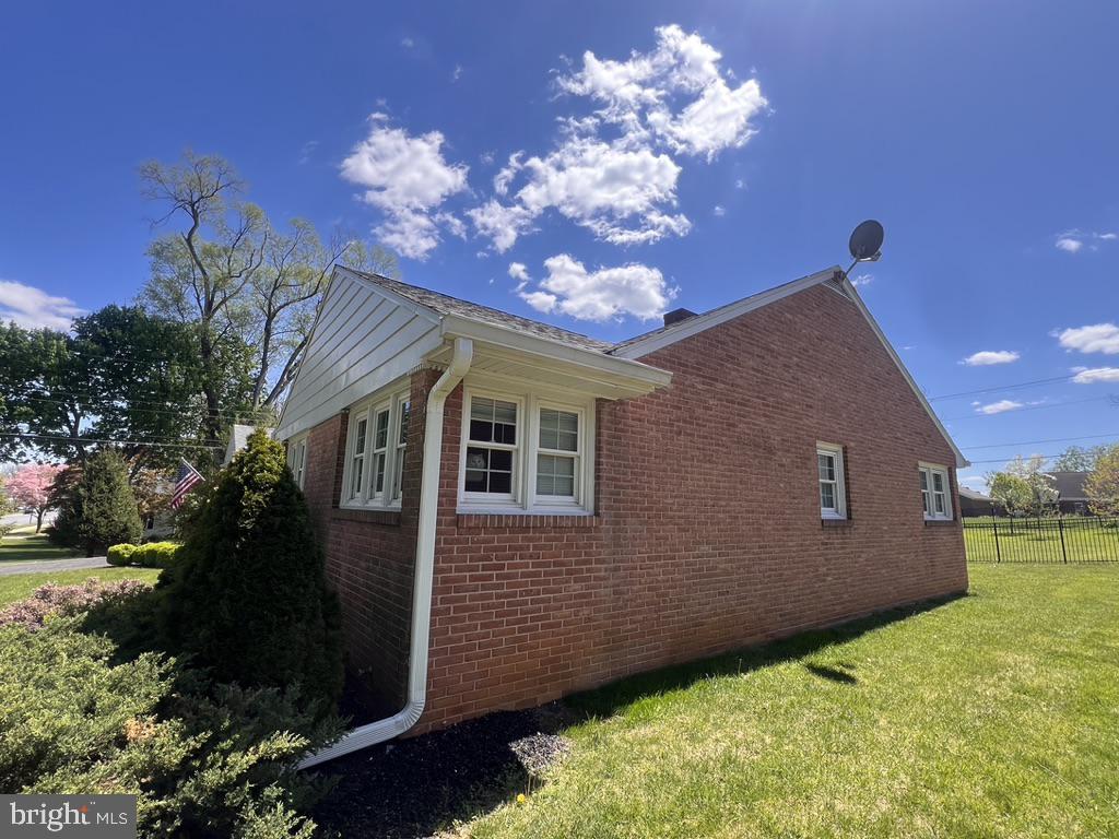 1413 W Martin St