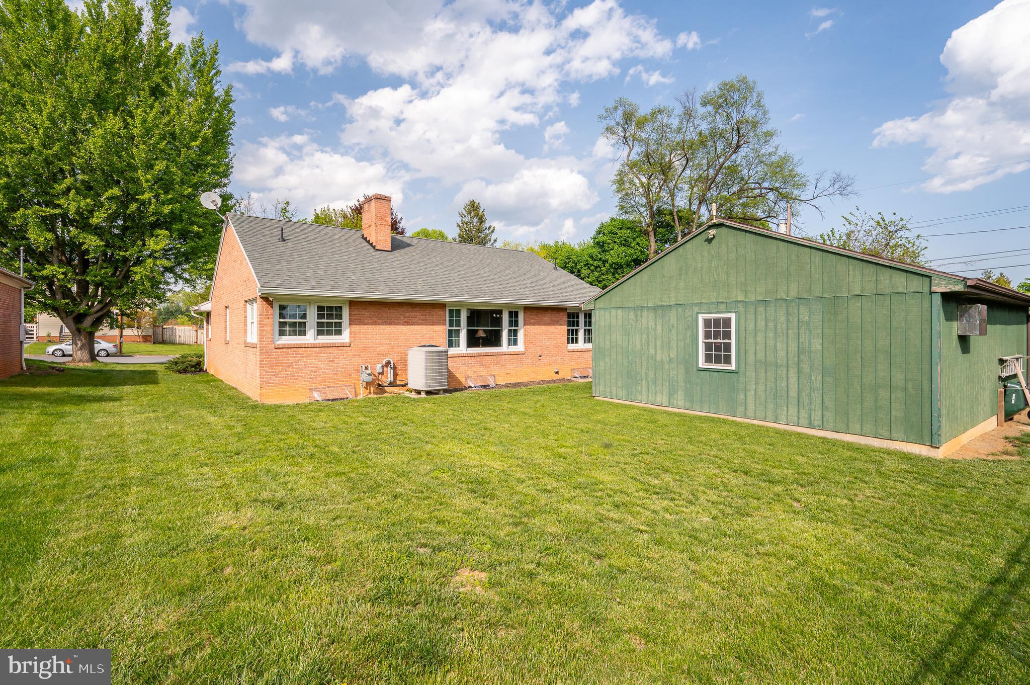 1413 W Martin St
