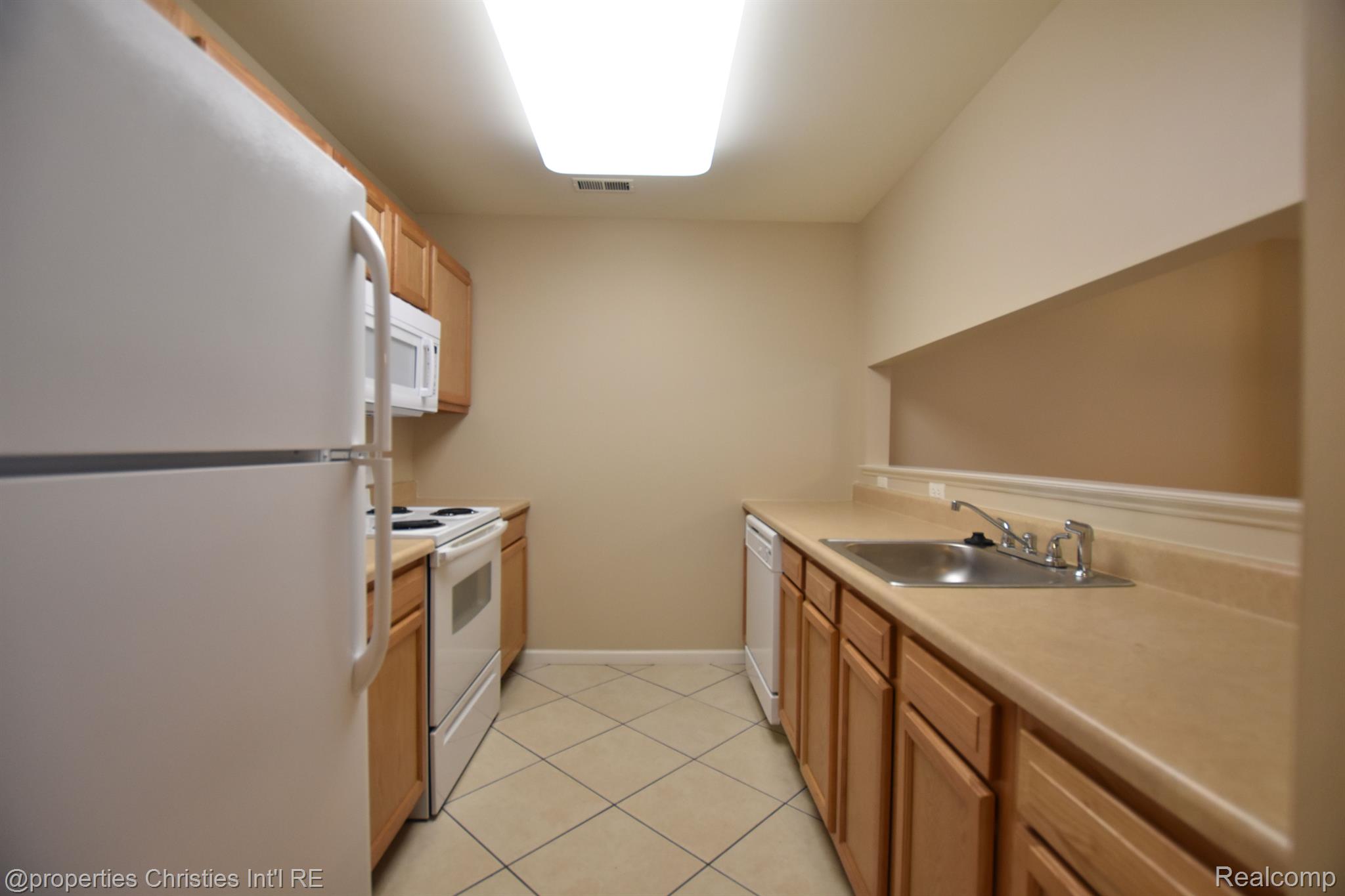 22031 FAIRLANE Boulevard