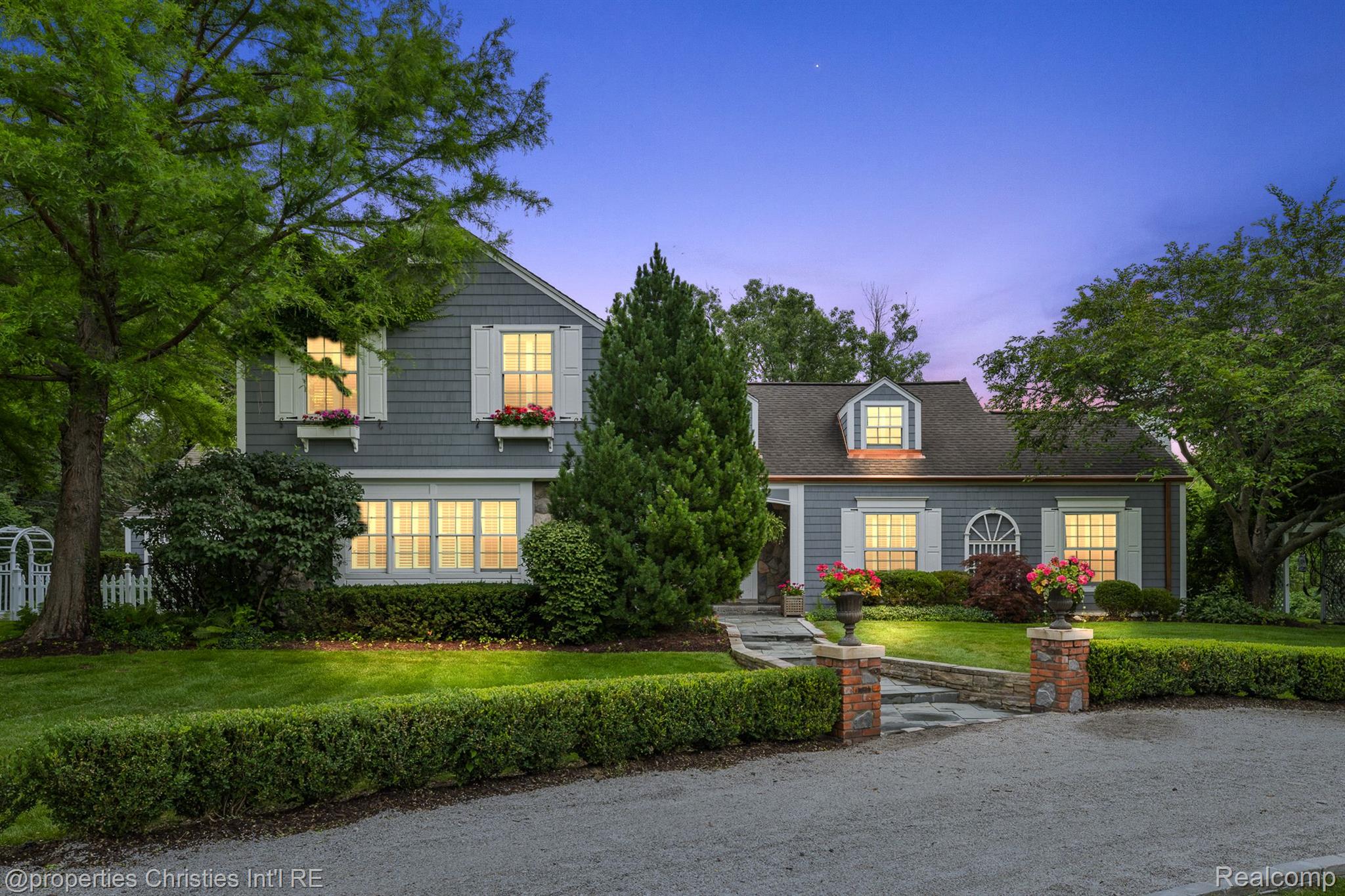 275 BARDEN Road