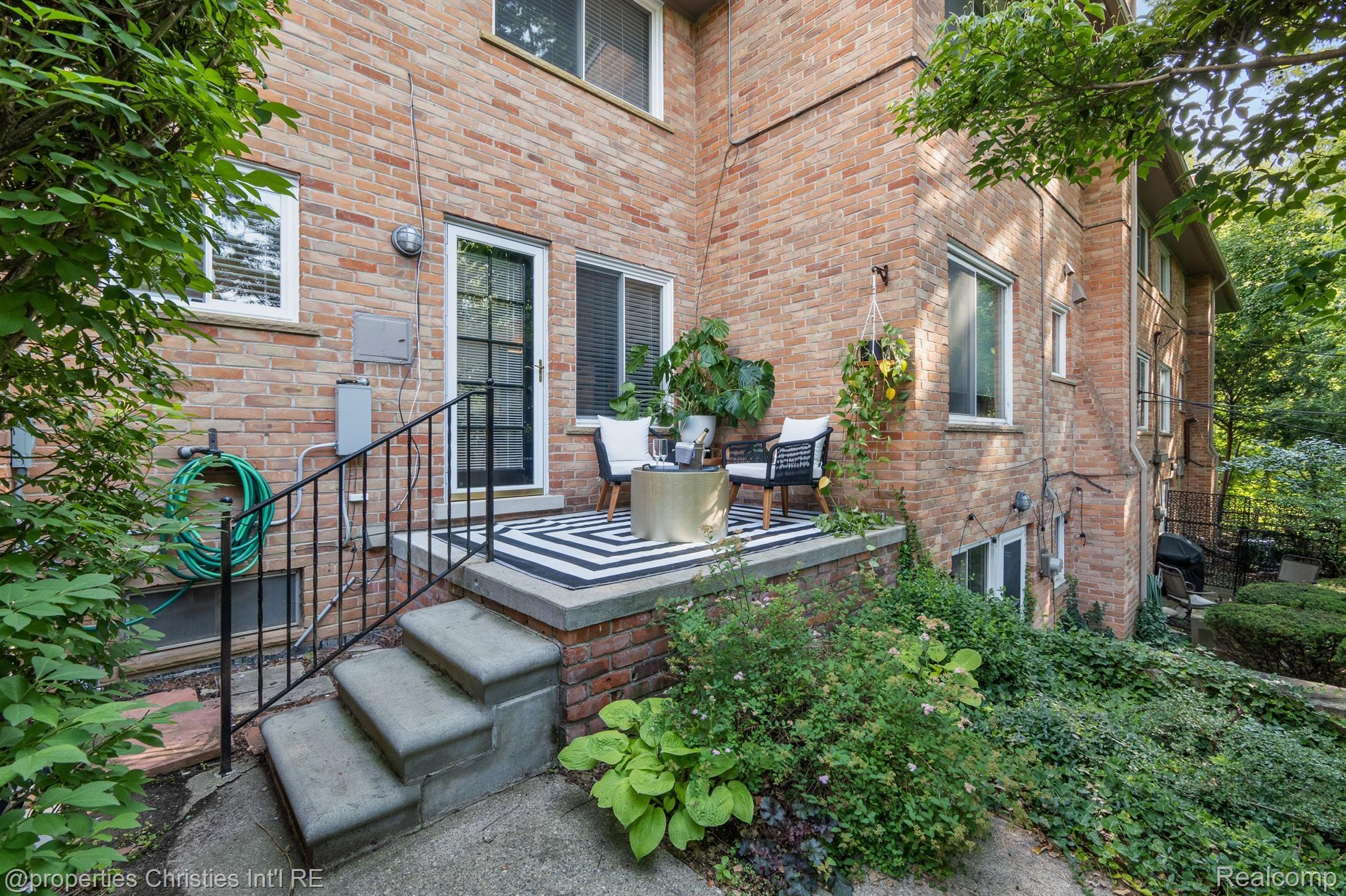 1043 N OLD WOODWARD Avenue Unit: 5