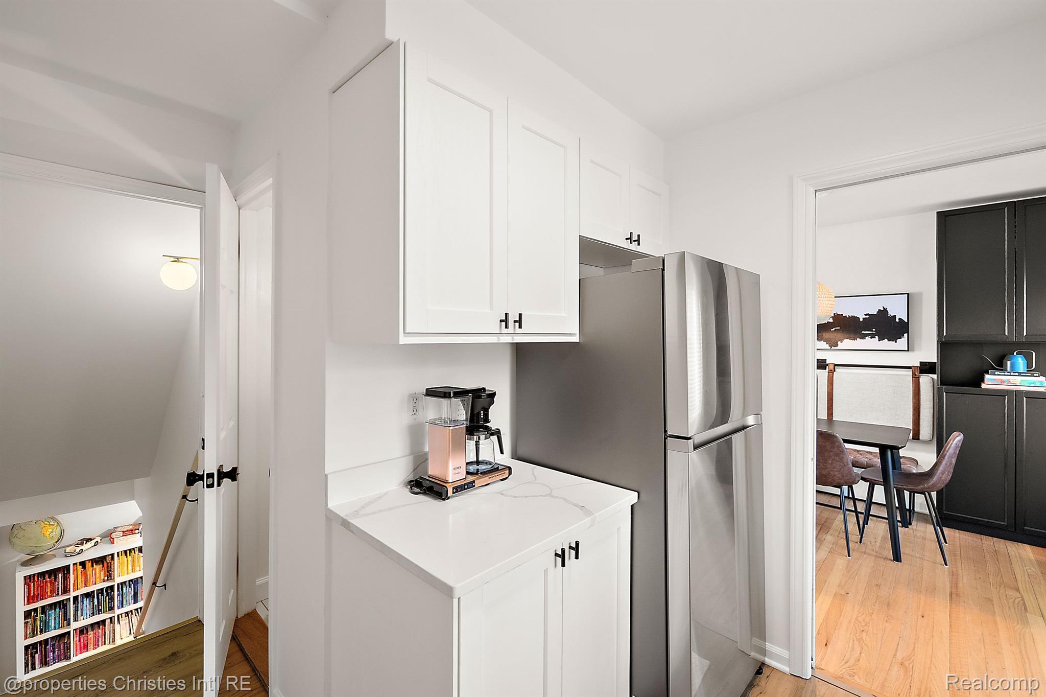 1043 N OLD WOODWARD Avenue Unit: 5