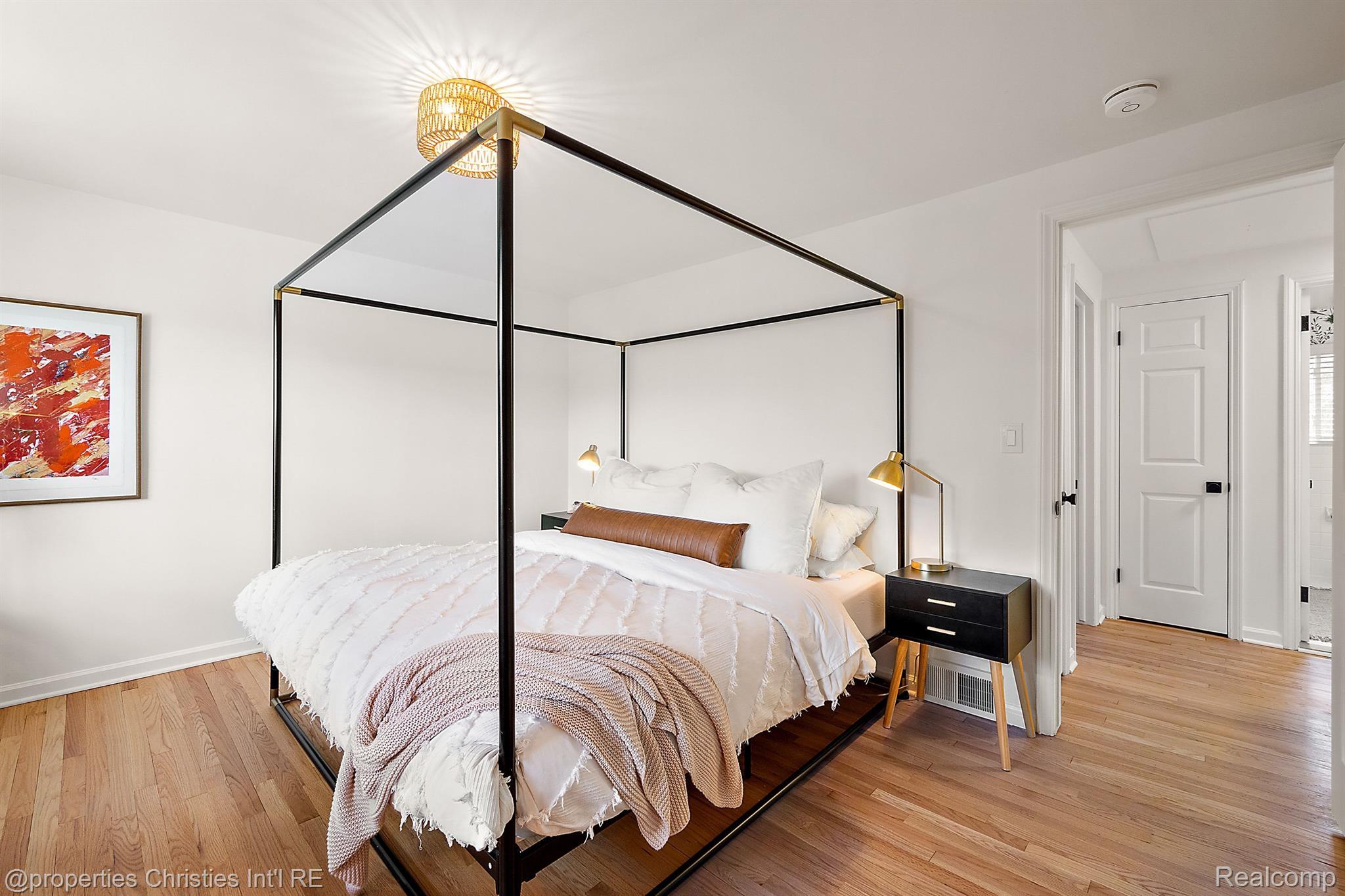 1043 N OLD WOODWARD Avenue Unit: 5