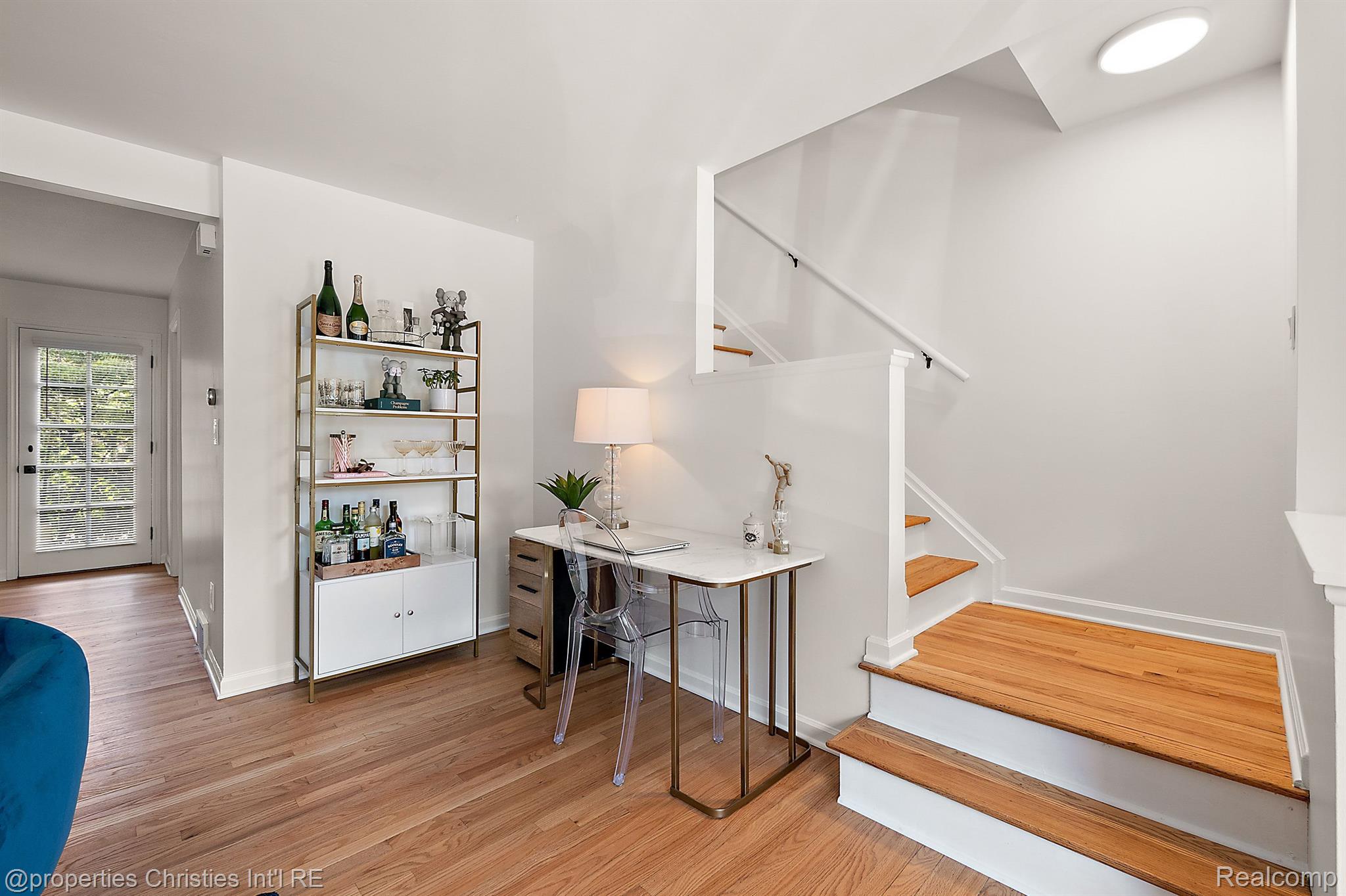 1043 N OLD WOODWARD Avenue Unit: 5