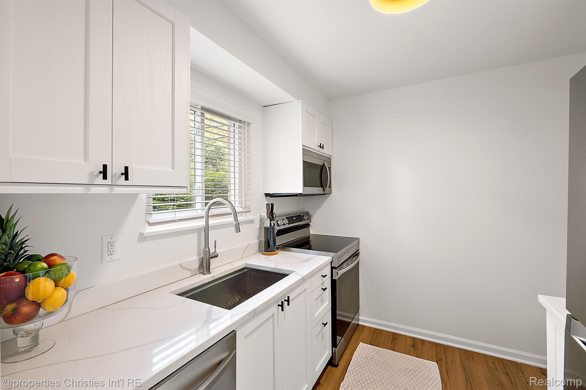 1043 N OLD WOODWARD Avenue Unit: 5