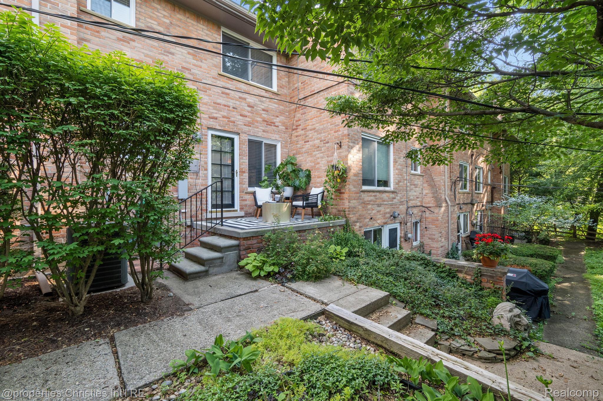 1043 N OLD WOODWARD Avenue Unit: 5