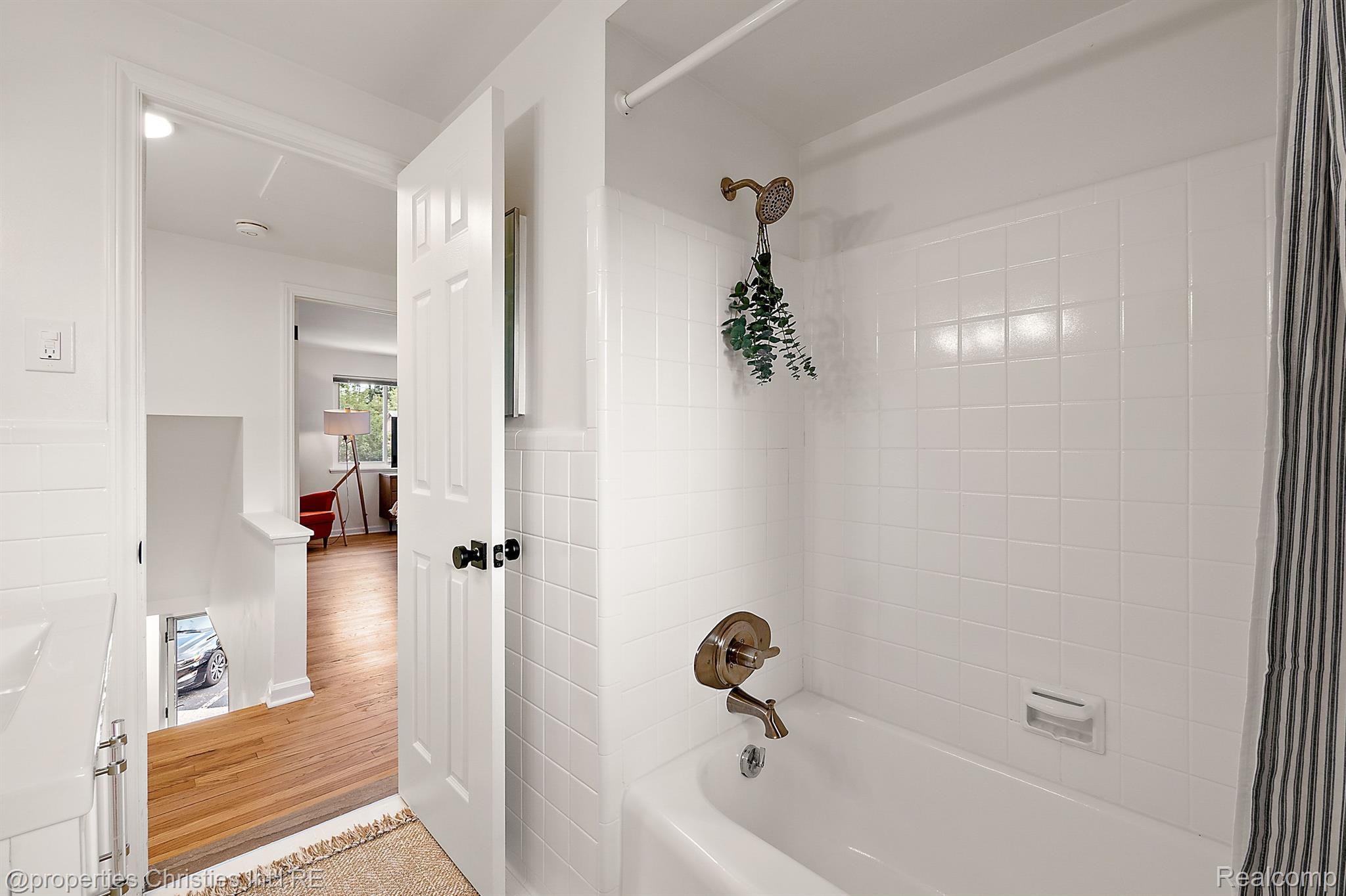 1043 N OLD WOODWARD Avenue Unit: 5