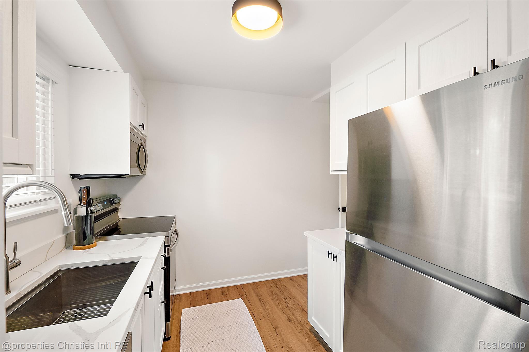 1043 N OLD WOODWARD Avenue Unit: 5