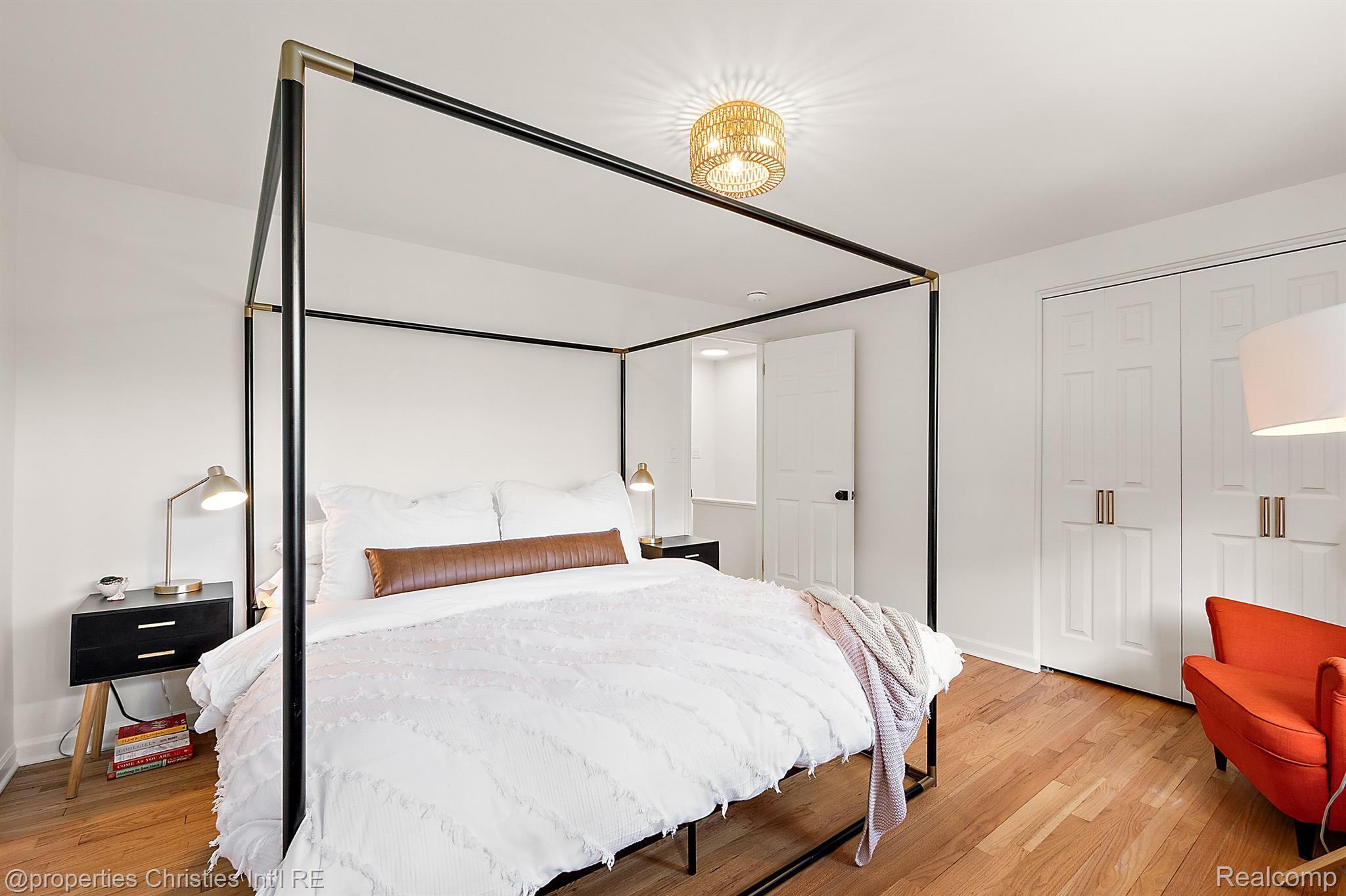 1043 N OLD WOODWARD Avenue Unit: 5