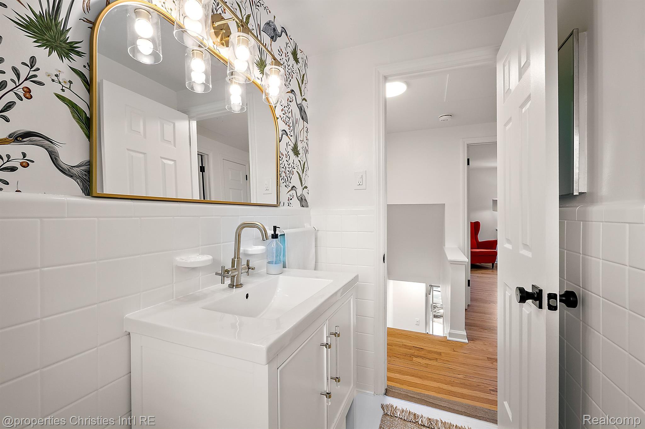 1043 N OLD WOODWARD Avenue Unit: 5