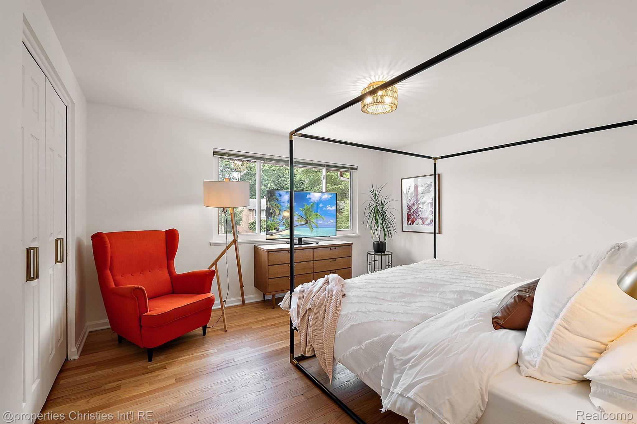 1043 N OLD WOODWARD Avenue Unit: 5