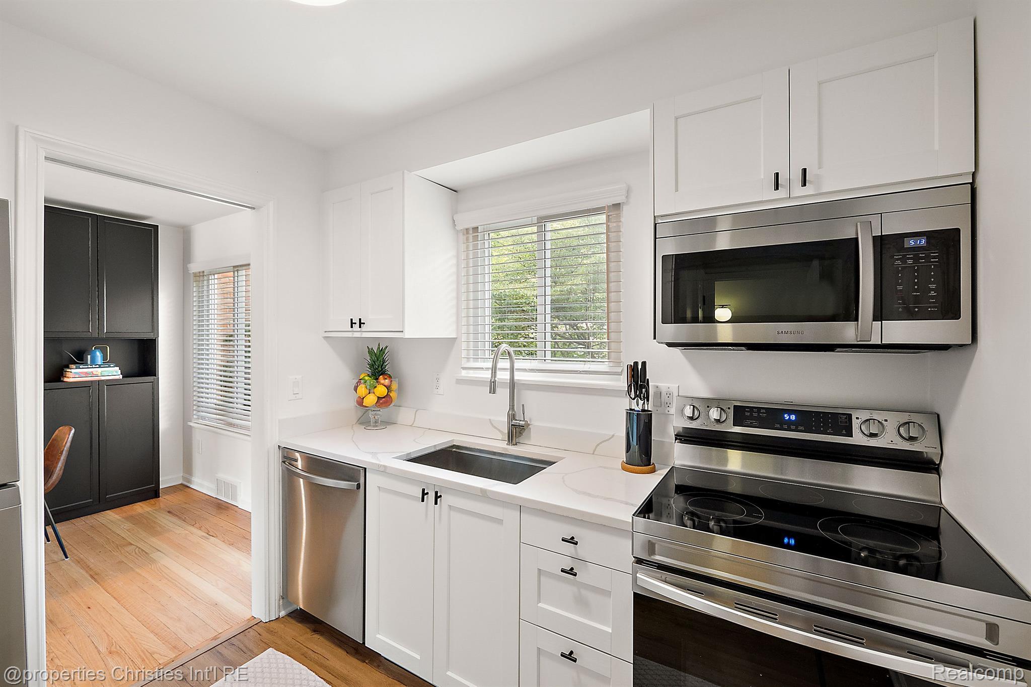 1043 N OLD WOODWARD Avenue Unit: 5
